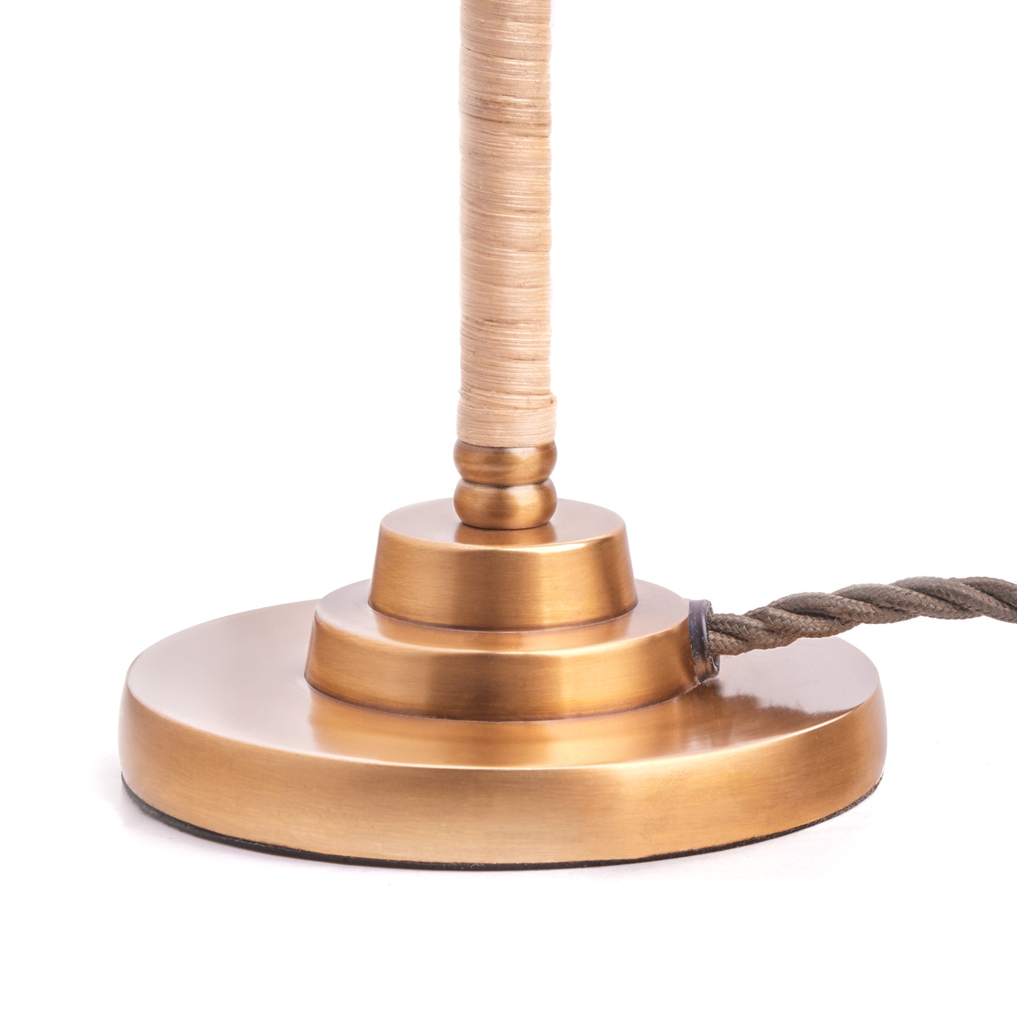 Abel table lamp in brass and natural rattan