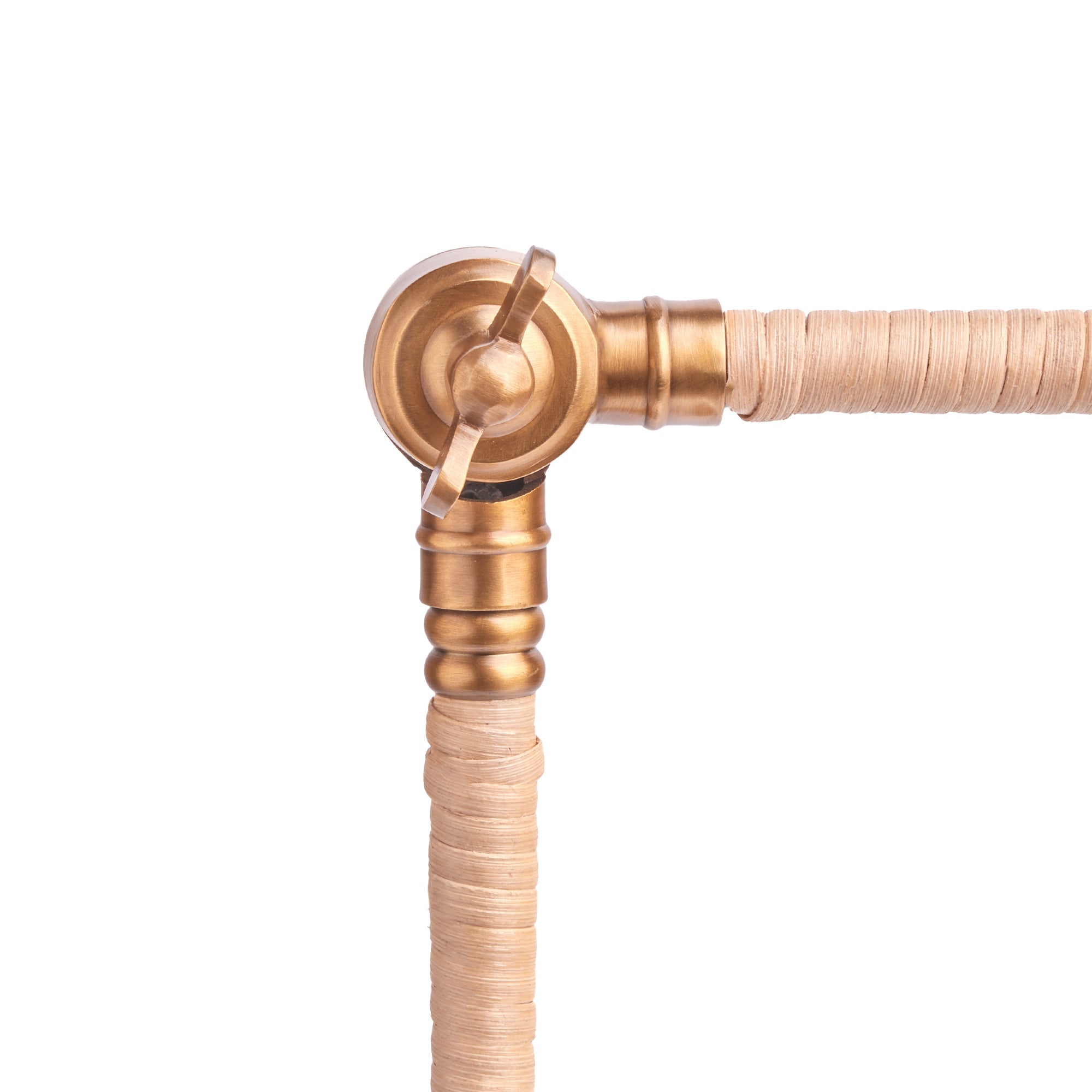 Abel table lamp in brass and natural rattan