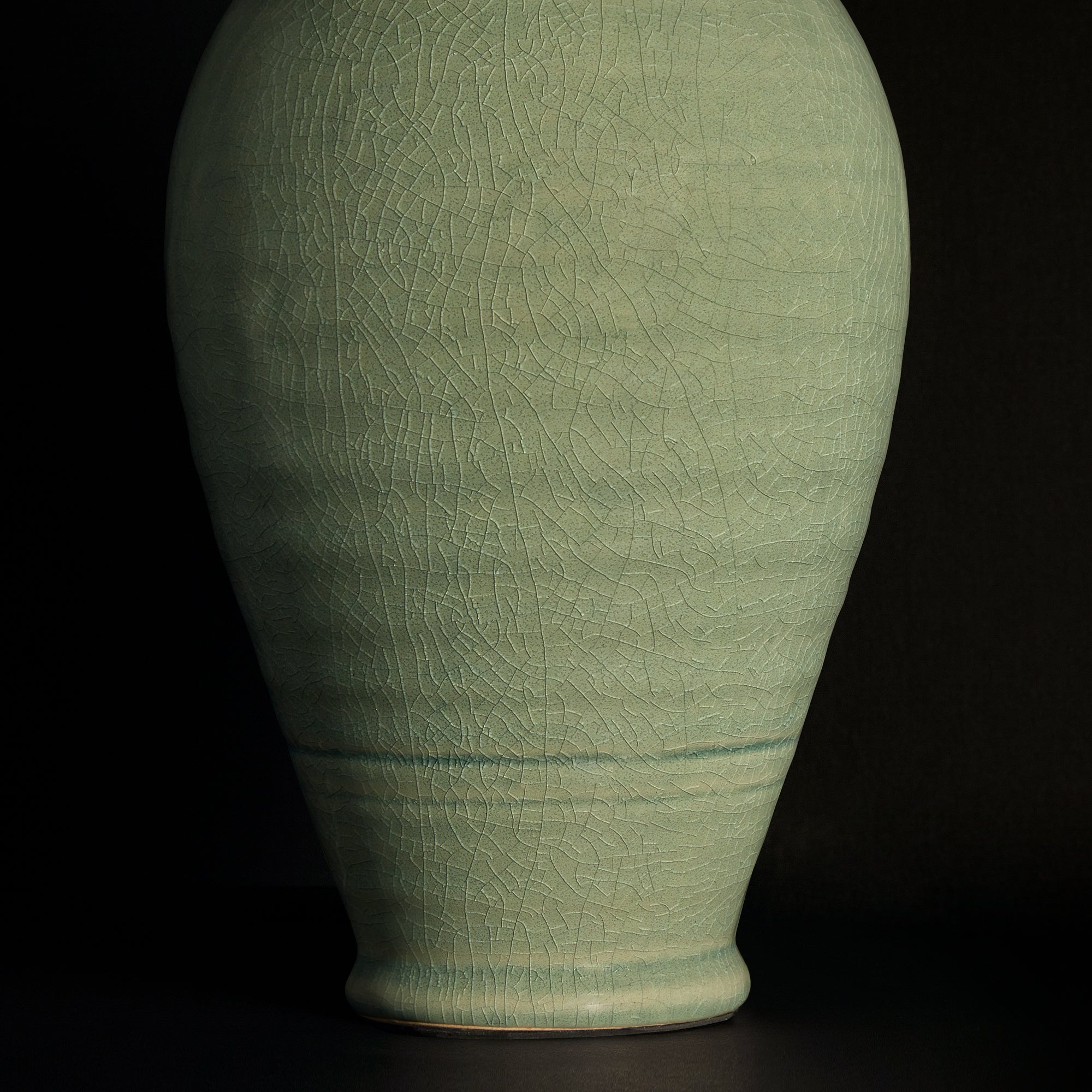 Ampulla table lamp in dark celadon