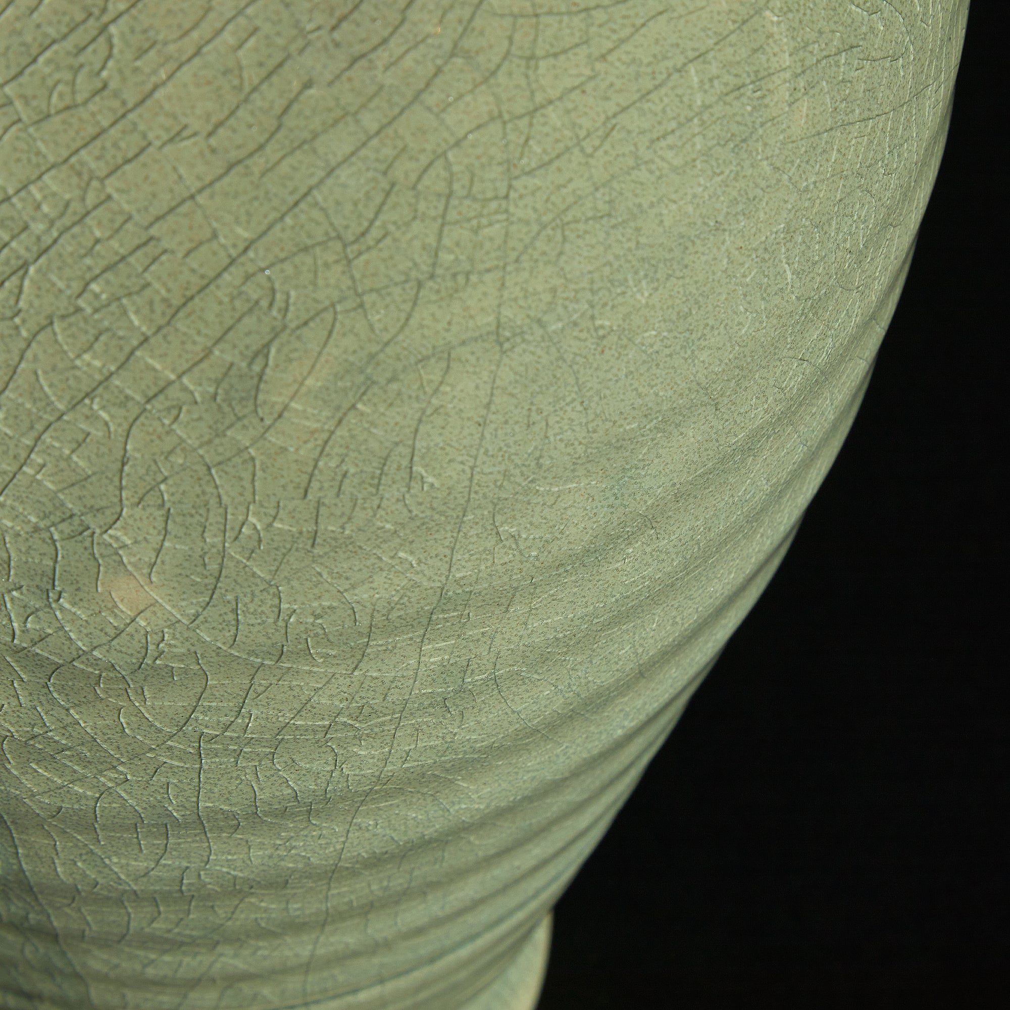 Ampulla table lamp in dark celadon