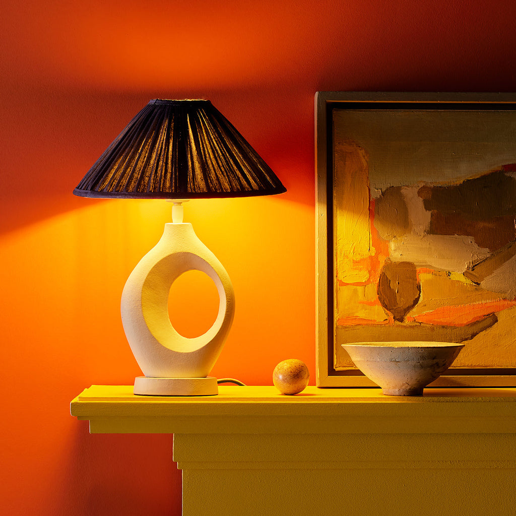 Aspro table lamp in Gesso white