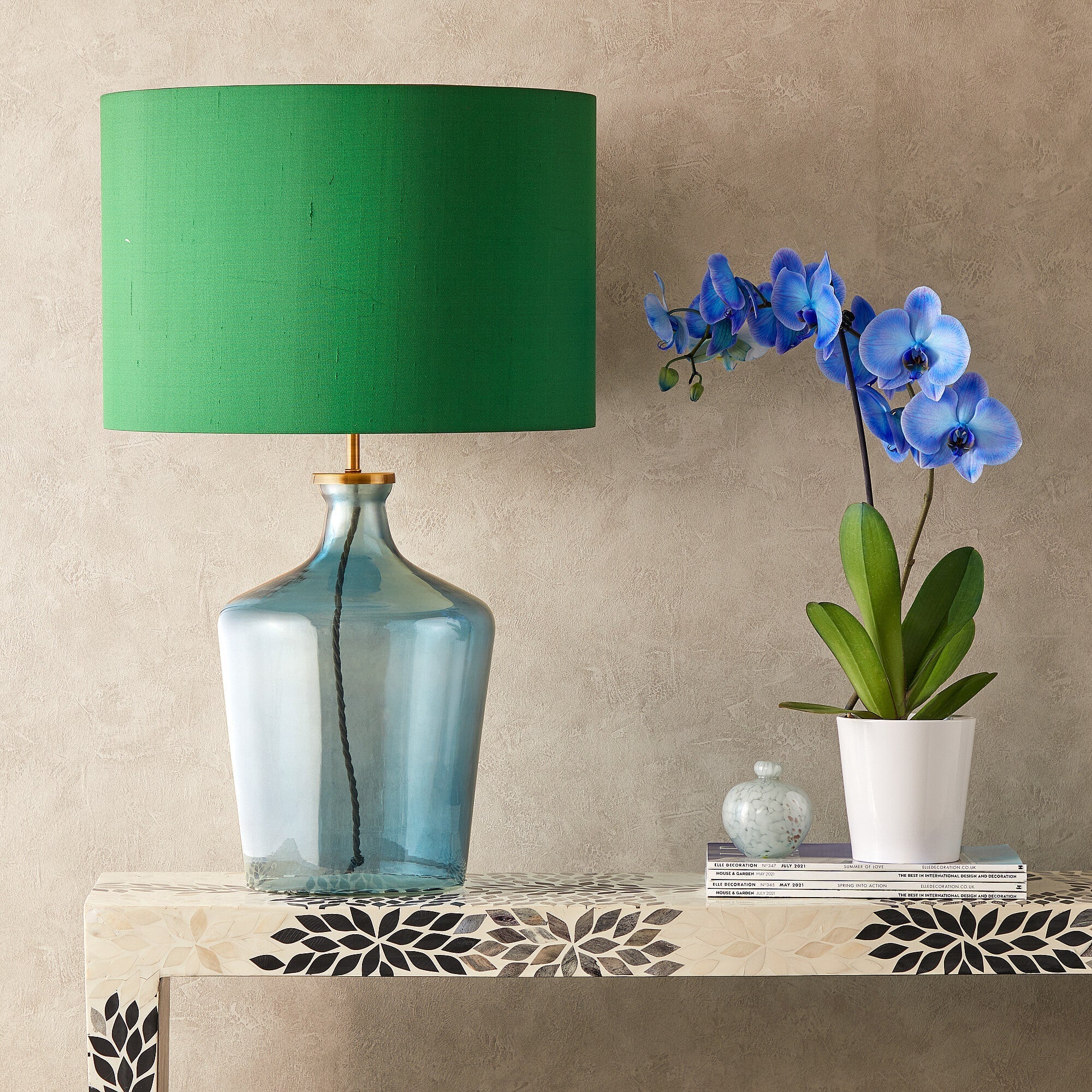 Arnie table lamp in blue glass