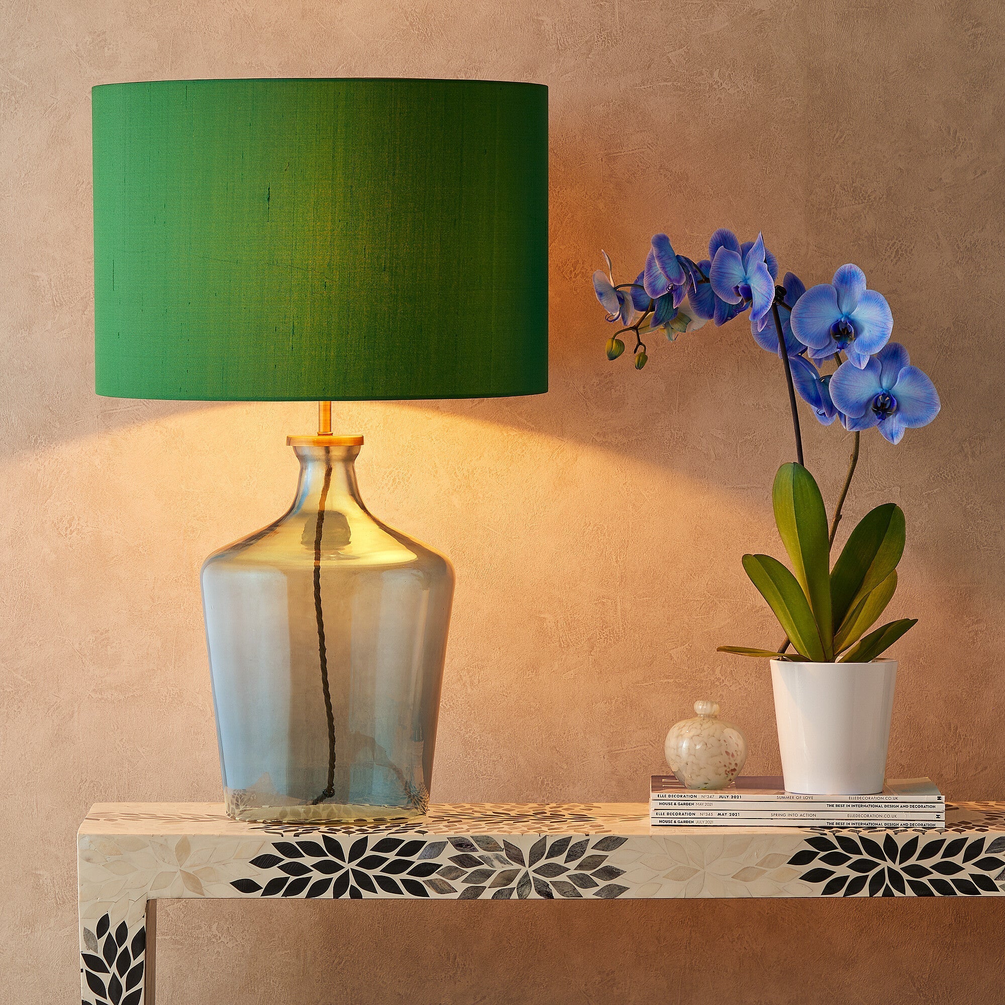 Arnie table lamp in blue glass